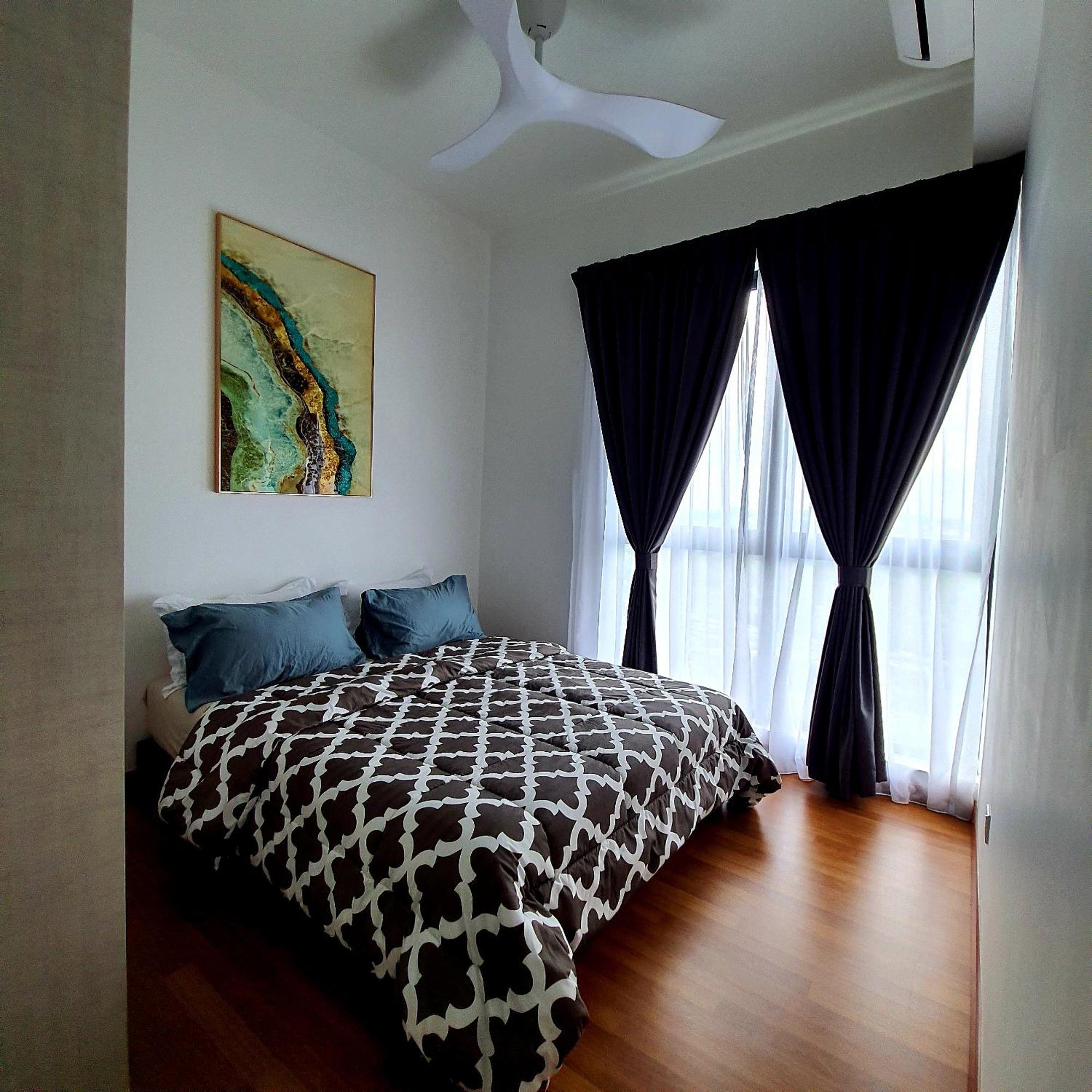 The Glass Homestay Путраджая Номер фото